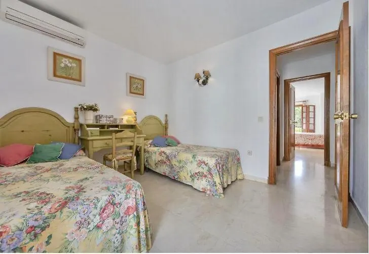 Casa Adosada En Zona Avenida Litoral Estepona 0*,